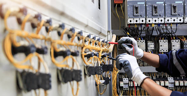 Professional Electrician technician working in Farmingdale, NJ